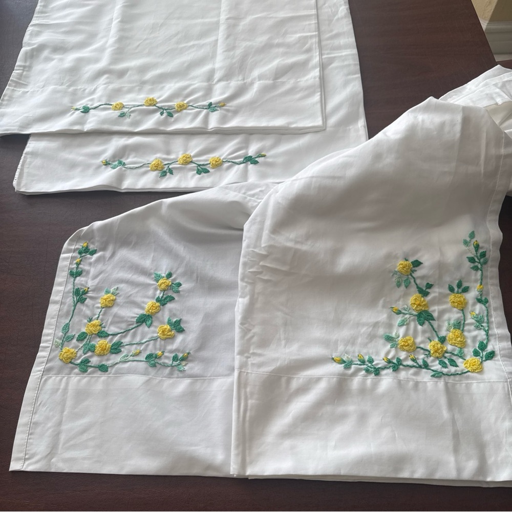 NWT Hand Embroidered “Yellow Country Roses” King Size Bedsheet Set Casaluna
